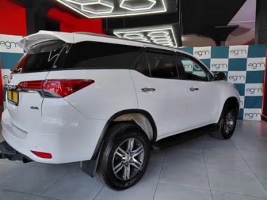 17960Toyota Fortuner006-th.jpg